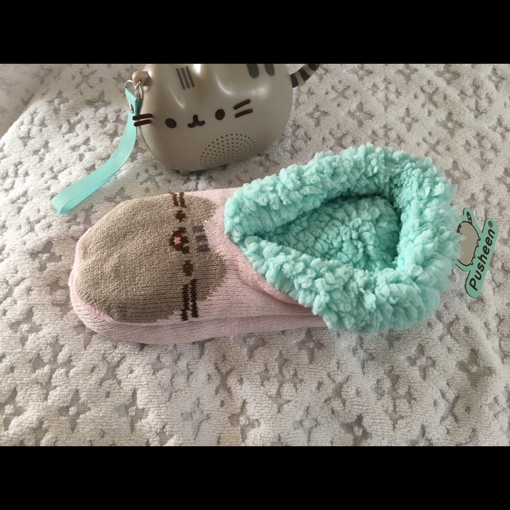 Pusheen Cozy Slippers - Picture 2 of 9